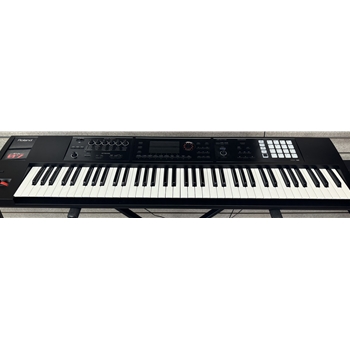 sed Roland FA-07 76 Note Semi-Weighted Music Workstation