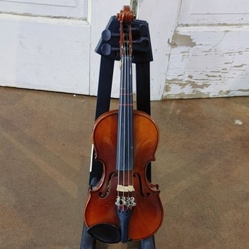 Used Suzuki Etude 1/10 Size Violin Outfit